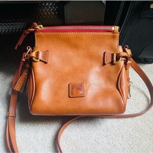 Dooney & Bourke Tan Leather Crossbody Bag. Size small